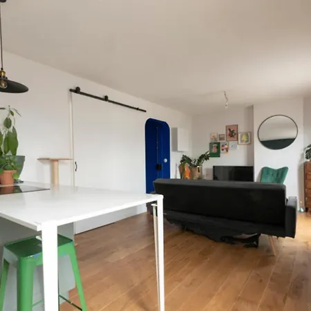 Magnificent Apartment Near Nation شقة *